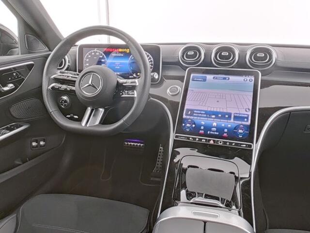 Mercedes-Benz C-KLASSE Estate 300 e AMG Plug-In Hybride AMG Line | Night Pakket | Trekhaak | Panorama Schuif-Kanteldak | Stuur en Stoelverwarming. Inclusief 24 maanden Mercedes-Benz Certified garantie voor Europa.