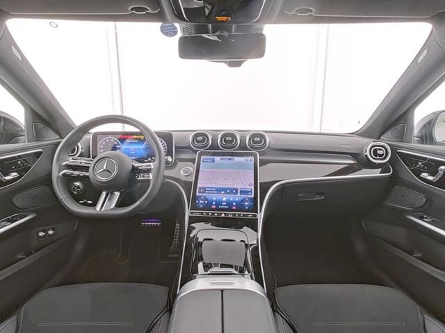 Mercedes-Benz C-KLASSE Estate 300 e AMG Plug-In Hybride AMG Line | Night Pakket | Trekhaak | Panorama Schuif-Kanteldak | Stuur en Stoelverwarming. Inclusief 24 maanden Mercedes-Benz Certified garantie voor Europa.