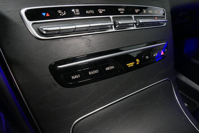 Mercedes-Benz C-KLASSE 300 e AMG Line / C63S AMG Diffuser / Panamericana Grill / Panoramadak / Elektr. verstelbare voorstoelen (deels) / Ambienteverlichting / Apple Carplay - Android Auto / Stoelverwarming / Dodehoekassistent / Achteruitrijcamera / Nightpakket / Navigatie / Dig