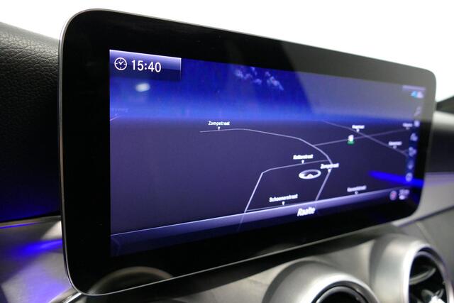 Mercedes-Benz C-KLASSE 300 e AMG Line / C63S AMG Diffuser / Panamericana Grill / Panoramadak / Elektr. verstelbare voorstoelen (deels) / Ambienteverlichting / Apple Carplay - Android Auto / Stoelverwarming / Dodehoekassistent / Achteruitrijcamera / Nightpakket / Navigatie / Dig
