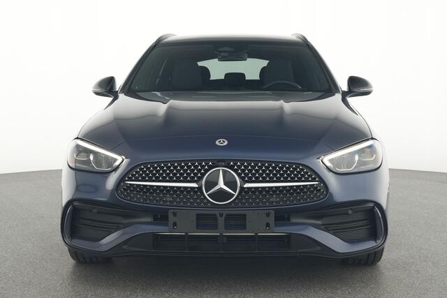 Mercedes-Benz C-KLASSE Estate 300 e AMG Nightpakket Plug-In Hybride | Panoramadak | Trekhaak | Memory | Dode Hoek Ass | Parkeerpakket met Camera | Car PLay | Inclusief 24 maanden Mercedes-Benz Certified garantie voor Europa.