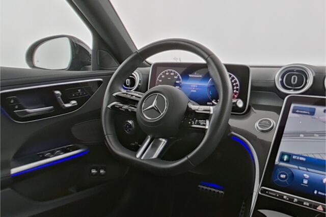 Mercedes-Benz C-KLASSE Estate 300 e AMG Nightpakket Plug-In Hybride | Panoramadak | Trekhaak | Memory | Dode Hoek Ass | Parkeerpakket met Camera | Car PLay | Inclusief 24 maanden Mercedes-Benz Certified garantie voor Europa.