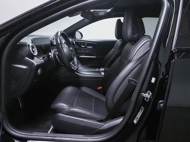 Mercedes-Benz C-KLASSE Estate 300 e AMG Plug-In Hybride AMG line | Night Pakket | Trekhaak | Panorama Schuif-Kanteldak | Distronic | Multi Beam Koplampen | AC en DC Laden. Inclusief 24 maanden MB Certified garantie voor Europa.