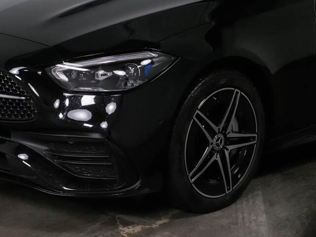 Mercedes-Benz C-KLASSE Estate 300 e AMG Plug-In Hybride AMG line | Night Pakket | Trekhaak | Panorama Schuif-Kanteldak | Distronic | Multi Beam Koplampen | AC en DC Laden. Inclusief 24 maanden MB Certified garantie voor Europa.