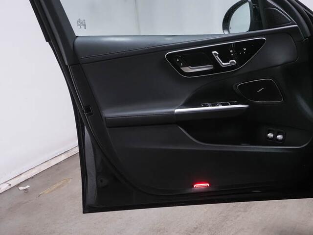 Mercedes-Benz C-KLASSE Estate 300 e AMG Plug-In Hybride AMG line | Night Pakket | Trekhaak | Panorama Schuif-Kanteldak | Distronic | Multi Beam Koplampen | AC en DC Laden. Inclusief 24 maanden MB Certified garantie voor Europa.