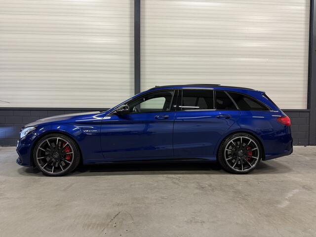 Mercedes-Benz C-KLASSE Estate AMG 63 S PANO/SCHAALSTOELEN/BURMESTER/HEAD-UP/20"BRABUS/360CAMERA/ACC/DISTRONIC/BRILJANTBLAUW/NET GROTE 100DKM BEURT GEHAD BIJ MERCEDES DEALER/UNIEKE AUTO
