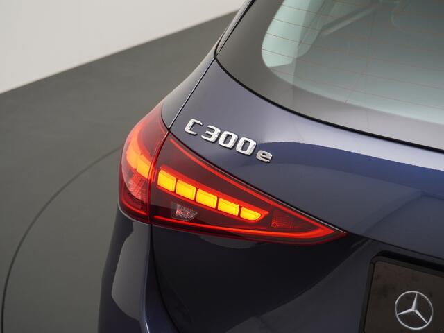 Mercedes-Benz C-KLASSE Estate 300 e AMG Line | Pano HUD Ventilatie Burmester