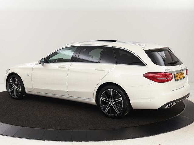 Mercedes-Benz C-KLASSE 300e Avantgarde | Panoramadak | Leder Exclusief | Burmester Surround | Stoelverwarming | Camera | Carplay | Dodehoek detectie | Navigatie | Full LED