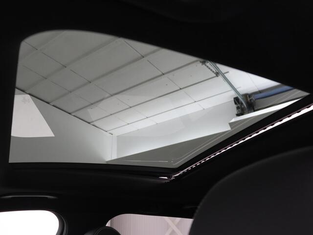 Mercedes-Benz C-KLASSE 300e Avantgarde | Panoramadak | Leder Exclusief | Burmester Surround | Stoelverwarming | Camera | Carplay | Dodehoek detectie | Navigatie | Full LED