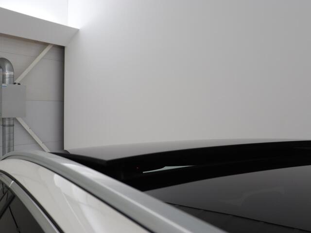 Mercedes-Benz C-KLASSE 300e Avantgarde | Panoramadak | Leder Exclusief | Burmester Surround | Stoelverwarming | Camera | Carplay | Dodehoek detectie | Navigatie | Full LED