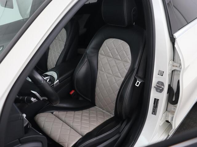 Mercedes-Benz C-KLASSE 300e Avantgarde | Panoramadak | Leder Exclusief | Burmester Surround | Stoelverwarming | Camera | Carplay | Dodehoek detectie | Navigatie | Full LED