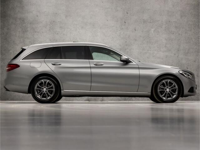 Mercedes-Benz C-KLASSE Estate 180 AMG Sport 157Pk Automaat (DUBBEL PANORAMADAK, 1e EIGENAAR, NAVIGATIE, STOELVERWARMING, GETINT GLAS, LEDER, SPORTSTOELEN, ELEK ACHTERKLEP, CRUISE CONTROL, NIEUWSTAAT)