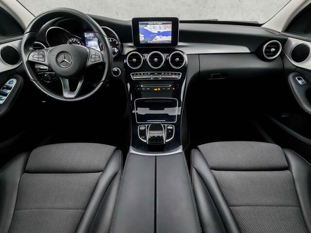 Mercedes-Benz C-KLASSE Estate 180 AMG Sport 157Pk Automaat (DUBBEL PANORAMADAK, 1e EIGENAAR, NAVIGATIE, STOELVERWARMING, GETINT GLAS, LEDER, SPORTSTOELEN, ELEK ACHTERKLEP, CRUISE CONTROL, NIEUWSTAAT)