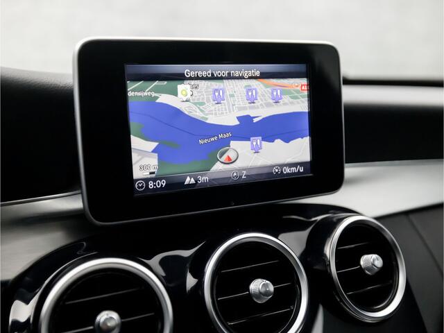 Mercedes-Benz C-KLASSE Estate 180 AMG Sport 157Pk Automaat (DUBBEL PANORAMADAK, 1e EIGENAAR, NAVIGATIE, STOELVERWARMING, GETINT GLAS, LEDER, SPORTSTOELEN, ELEK ACHTERKLEP, CRUISE CONTROL, NIEUWSTAAT)