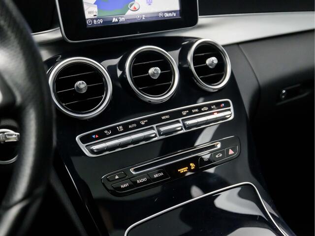 Mercedes-Benz C-KLASSE Estate 180 AMG Sport 157Pk Automaat (DUBBEL PANORAMADAK, 1e EIGENAAR, NAVIGATIE, STOELVERWARMING, GETINT GLAS, LEDER, SPORTSTOELEN, ELEK ACHTERKLEP, CRUISE CONTROL, NIEUWSTAAT)