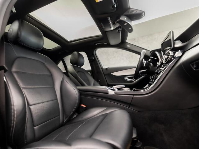 Mercedes-Benz C-KLASSE 180 AMG Sport 157Pk Automaat (DUBBEL PANORAMADAK, NAVIGATIE, LEDER, BURMESTER, ELEK SPORTSTOELEN, ZWART HEMEL, CAMERA, DODEHOEK ASSISTENT, NIEUWE APK, NIEUWSTAAT)
