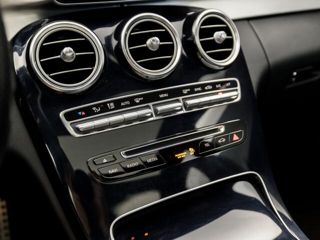 Mercedes-Benz C-KLASSE 180 AMG Sport 157Pk Automaat (DUBBEL PANORAMADAK, NAVIGATIE, LEDER, BURMESTER, ELEK SPORTSTOELEN, ZWART HEMEL, CAMERA, DODEHOEK ASSISTENT, NIEUWE APK, NIEUWSTAAT)