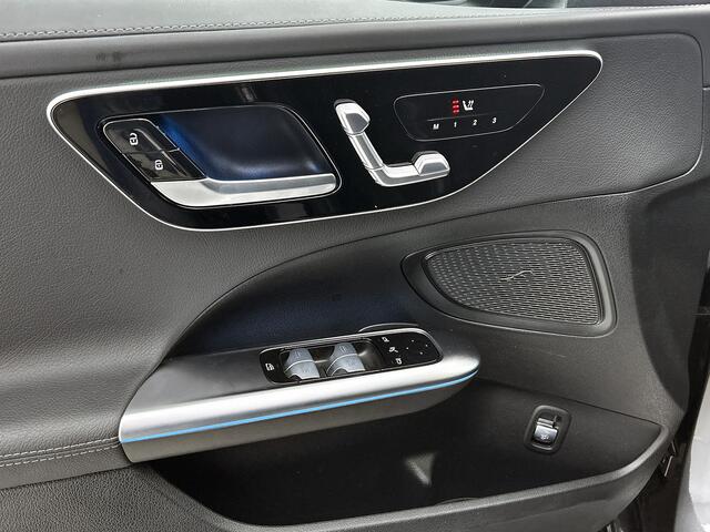 Mercedes-Benz C-KLASSE 180 AMG | Nightpakket | Trekhaak | Memorypakket | KEYLESS GO-comfortpakket | USB-pakket | Parkeerpakket met 360°-camera | ALARM GUARD 360° Plus |