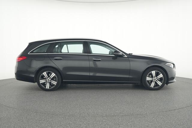 Mercedes-Benz C-KLASSE Estate 300 e Plug-In Hybride Panorama Schuif-Kanteldak | Trekhaak | Keyless-Go | Distronic | Easy-Pack Achterklep | Ledkoplampen. Inclusief 24 maanden MB Certified garantie voor Europa.