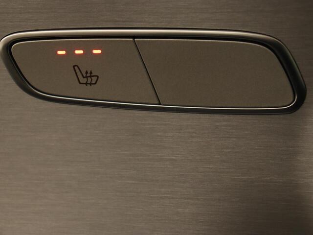 Mercedes-Benz C-KLASSE 200 Business Solution AMG | Leder | Carplay | Navigatie | Stoelverwarming | Camera | Adaptive cruise | Full LED | LMV 18 inch