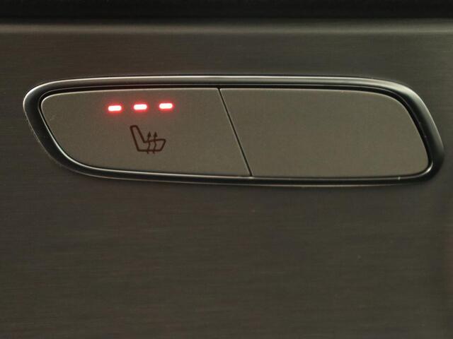 Mercedes-Benz C-KLASSE 180 AMG | Leder | Stoelverwarming | Full LED | Camera | Park Assist | Navigatie | Bluetooth