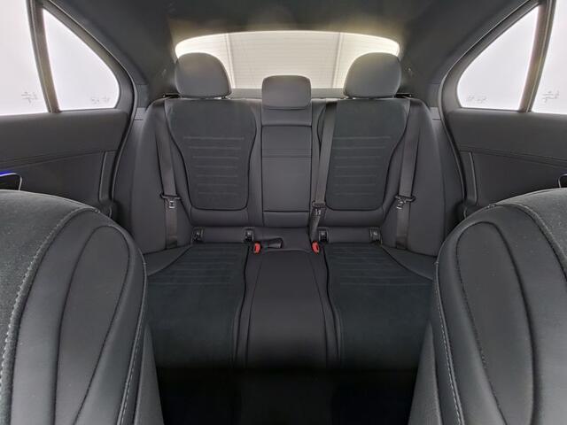 Mercedes-Benz C-KLASSE 300 e AMG Plug-In Hybride AMG Line | Night Pakket | Achteruitrijcamera | Dodehoek Assist | AMG Spoiler | Stuur en Stoelverwarming. Inclusief 24 maanden Mercedes-Benz Certified garantie voor Europa.