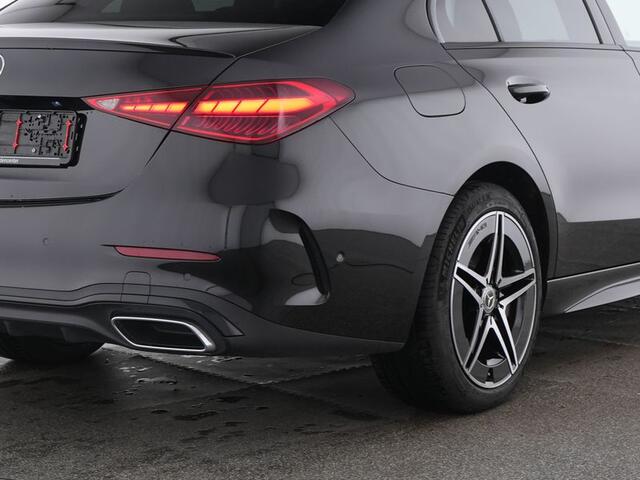 Mercedes-Benz C-KLASSE 300 e AMG Plug-In Hybride AMG Line | Night Pakket | Achteruitrijcamera | Dodehoek Assist | AMG Spoiler | Stuur en Stoelverwarming. Inclusief 24 maanden Mercedes-Benz Certified garantie voor Europa.