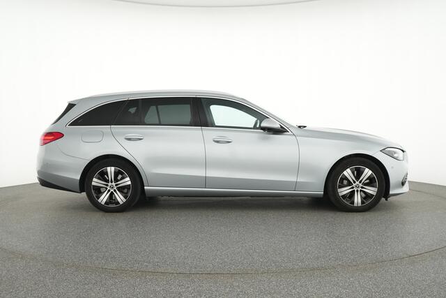 Mercedes-Benz C-KLASSE Estate 300 e AMG Plug-In Hybride Panorama Schuif-Kanteldak | Trekhaak | Digital Light | 360° camera | Easy Pack Achterklep | Apple CarPlay. Inclusief 24 maanden MB Certified garantie voor Europa.