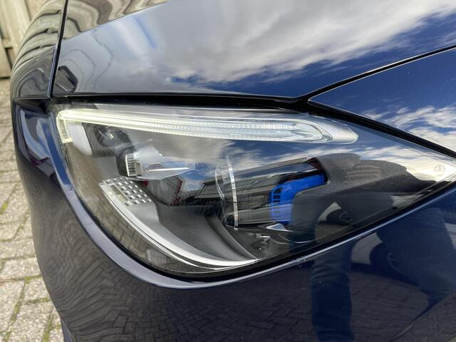 Mercedes-Benz C-KLASSE Estate 300 e Luxury Line 18"/Panoramadak/Trekhaak/Laser LED/Leder + memory l + r/Stoel + stuurverwarming/360 camera/Keyless/Adaptieve cruise/Dodehoek/Sfeerverlichting