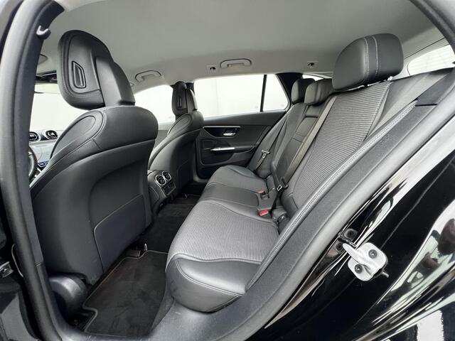 Mercedes-Benz C-KLASSE Estate 300 e Luxury Line Automaat 9 traps / Elektrische trekhaak 1.800 kg / EAER bereik 111 km / Avantgarde Interieur / Elektr. klep / Adapt. CC / Navigatie groot scherm / Winterwielenset /