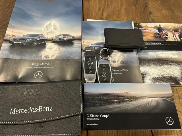 Mercedes-Benz C-KLASSE Coupé 300 Premium Plus Pack AMG 260PK Facelift | Dealer onderhouden | Cruise control | Climate control | Sfeerverlichting | Achteruitrijcamera | Adaptief onderstel | Stoelverwarming | Lane assist | Dodehoeksdetectie