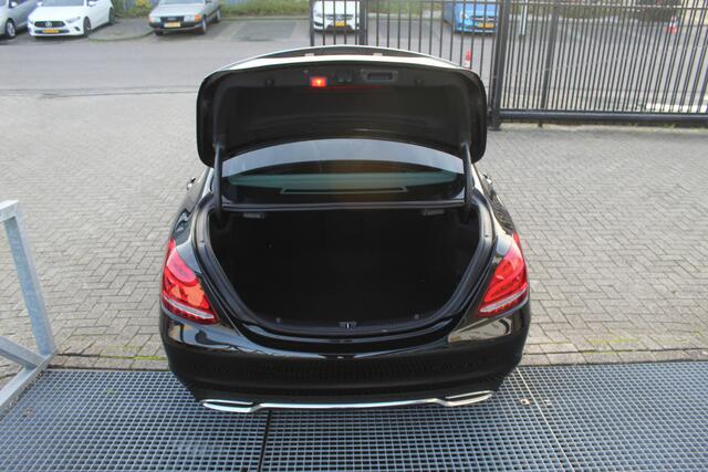 Mercedes-Benz C-KLASSE 180 Premium Plus Lederen sportstoelen/Led lampen/Parkeersensoren/Trekhaak/Spiegel en stoelverwarming/Cruise control/Navigatie/Climate control/Licht metalen velgen