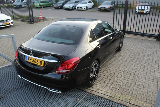 Mercedes-Benz C-KLASSE 180 Premium Plus Lederen sportstoelen/Led lampen/Parkeersensoren/Trekhaak/Spiegel en stoelverwarming/Cruise control/Navigatie/Climate control/Licht metalen velgen
