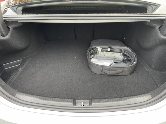 Mercedes-Benz C-KLASSE 300 e AMG Line 18"/Leder/Panoramadak/360 camera/Dodehoek/Keyless/Stoelverwarming + memory l + r/Sfeerverlichting premium/Apple Carplay & Android Auto