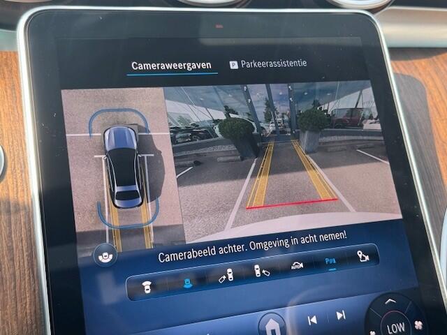 Mercedes-Benz C-KLASSE 300 e AMG Line I Panorama dak I Distronic + I 360° camera I Burmester I Head-up I Digital Light I Memory I Sfeerverlichting I I Stoelverwarming I Comfort onderstel I Thermotronic I MBUX I Keyless GO l