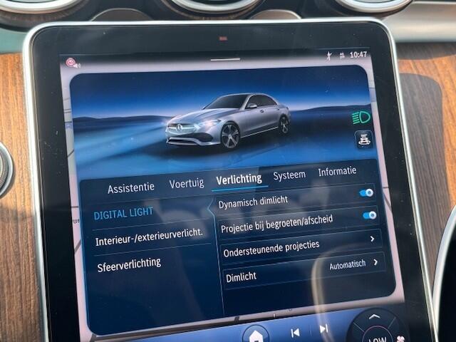 Mercedes-Benz C-KLASSE 300 e AMG Line I Panorama dak I Distronic + I 360° camera I Burmester I Head-up I Digital Light I Memory I Sfeerverlichting I I Stoelverwarming I Comfort onderstel I Thermotronic I MBUX I Keyless GO l