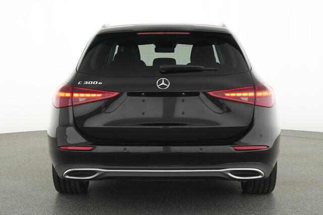 Mercedes-Benz C-KLASSE Estate 300 e Plug-In Hybride Trekhaak | Panorama Schuif-Kanteldak | Apple CarPlay | Easy-Pack Achterklep | Keyless-Go | Ledkoplampen. Inclusief 24 maanden MB Certified garantie voor Europa.