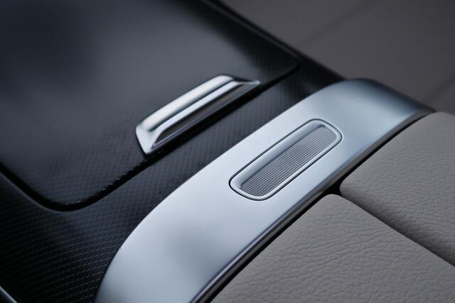 Mercedes-Benz C-KLASSE Estate 200 Avantgarde l Panoramadak l Beige LEDER Interieur l MBUX l LED Adaptief l Camera l Smartphone intergratie l Memory pakket l Winterpakket l Keyless GO l Elektrisch bedienbare achterklep l Draadloos opladen telefoon l Sfeerverlichting l Afneembare