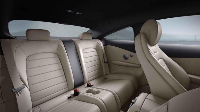 Mercedes-Benz C-KLASSE Coupé 300 Ambition | Luchtvering | Burmester | 19" lichtmetalen velgen | 1e eigenaar | NL auto | Sfeerverlichting | Stoelverwarming |