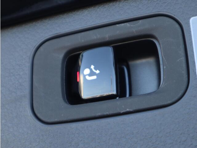 Mercedes-Benz C-KLASSE Estate 300 e AMG Line | Memory Seats | Trekhaak | Panoramadak | Dodehoekassistent | HUD | 360 camera | Keyless Entry | LED | Automaat