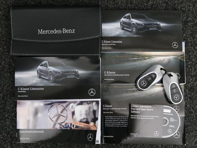 Mercedes-Benz C-KLASSE 300 e AMG Plug-In Hybride AMG Line | Night Pakket | Schuif-Kanteldak | Alarm | Sfeerverlichting | Dodehoek Assist. Inclusief 24 maanden Mercedes-Benz Certified garantie voor Europa.
