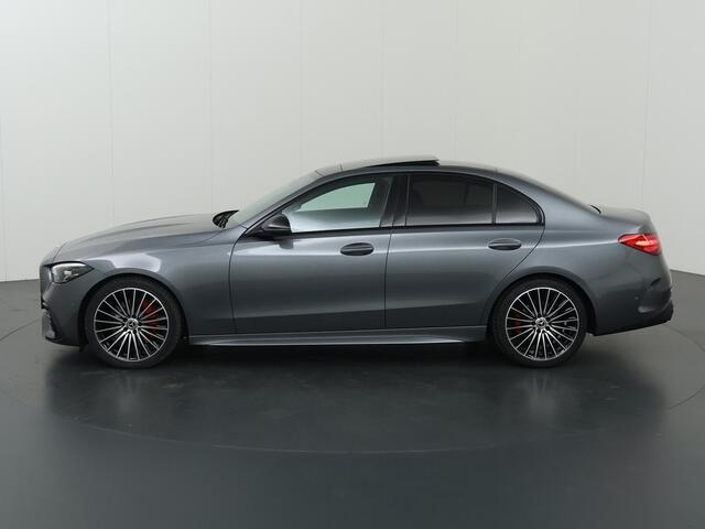 Mercedes-Benz C-KLASSE 200 AMG Line | Night | Panoramadak | 19" lichtmetalen velgen | Sfeerverlichting | Getint glas | Stoelverwarming |
