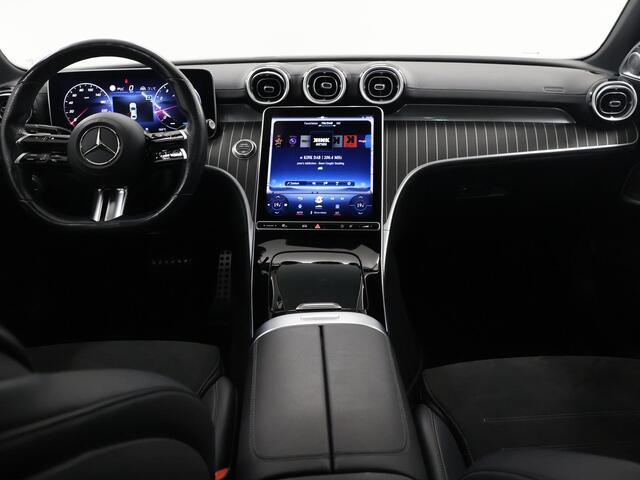 Mercedes-Benz C-KLASSE 200 AMG Line | Night | Panoramadak | 19" lichtmetalen velgen | Sfeerverlichting | Getint glas | Stoelverwarming |