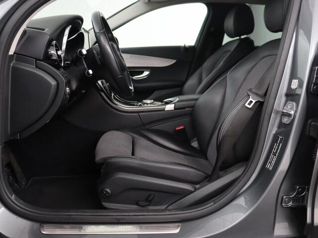 Mercedes-Benz C-KLASSE 180 Business Solution | Stoelverwarming | Trekhaak | Camera | Navigatie | Park Assist | Half leder | Climate control | Full LED | Cruise control | Dodehoek detectie