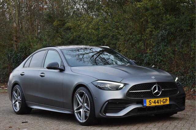 Mercedes-Benz C-KLASSE 300 Premium Night AMG Line 259 PK | Uniek | NL-Auto | 1 eigenaar | Matgrijs Magno | Burmester | Pano.dak | Memory | Keyless | Full LED
