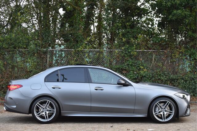 Mercedes-Benz C-KLASSE 300 Premium Night AMG Line 259 PK | Uniek | NL-Auto | 1 eigenaar | Matgrijs Magno | Burmester | Pano.dak | Memory | Keyless | Full LED