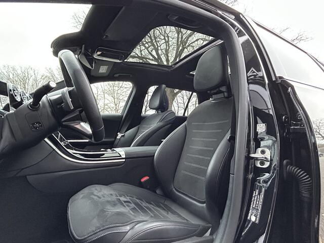 Mercedes-Benz C-KLASSE 300e AMG Estate // Trekhaak // Panoramadak // Distronic // 360 Camera // Memory // Sfeerverlichting