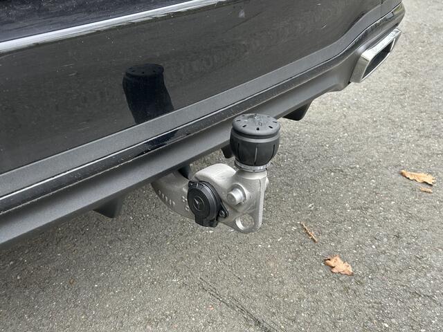 Mercedes-Benz C-KLASSE 300e AMG Estate // Trekhaak // Panoramadak // Distronic // 360 Camera // Memory // Sfeerverlichting