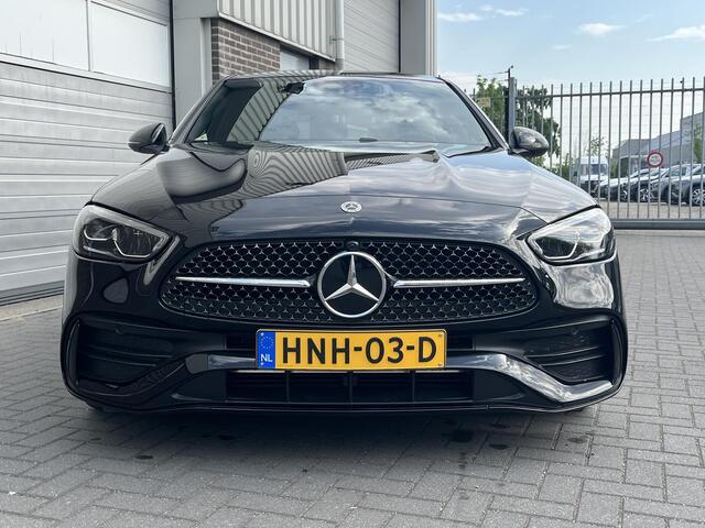 Mercedes-Benz C-KLASSE 180 Star Edition AMG | Night Pakket | Panoramadak | Sierdelen Lindehout Antraciet | Apple CarPlay | Android Auto | Dodehoekassistent | Elektrisch Verstelbare Stoelen + Memory | Stoelverwarming | Sfeerverlichting | Achteruitrijcamera