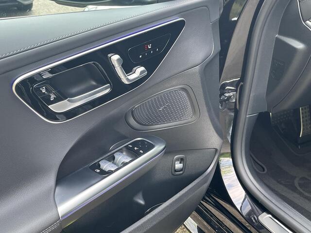 Mercedes-Benz C-KLASSE 180 Star Edition AMG | Night Pakket | Panoramadak | Sierdelen Lindehout Antraciet | Apple CarPlay | Android Auto | Dodehoekassistent | Elektrisch Verstelbare Stoelen + Memory | Stoelverwarming | Sfeerverlichting | Achteruitrijcamera